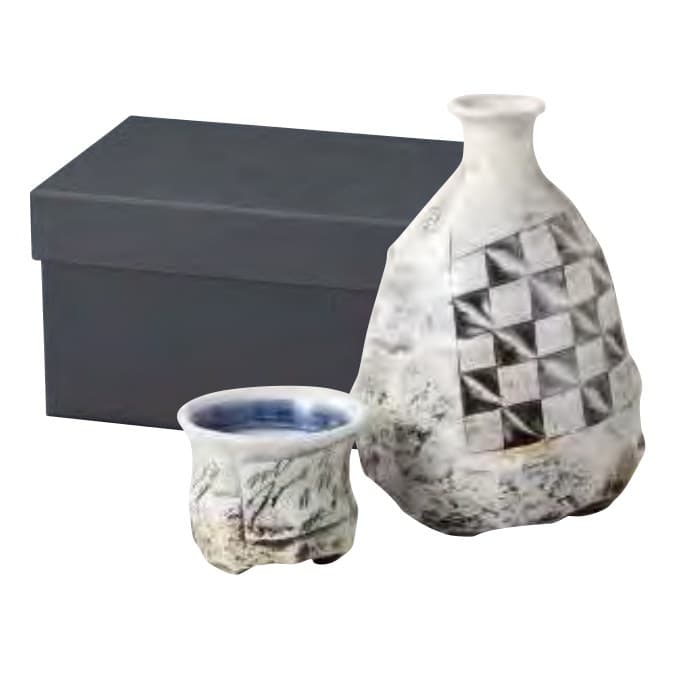 Kakurin Kiln Sake Set – Celadon Incised